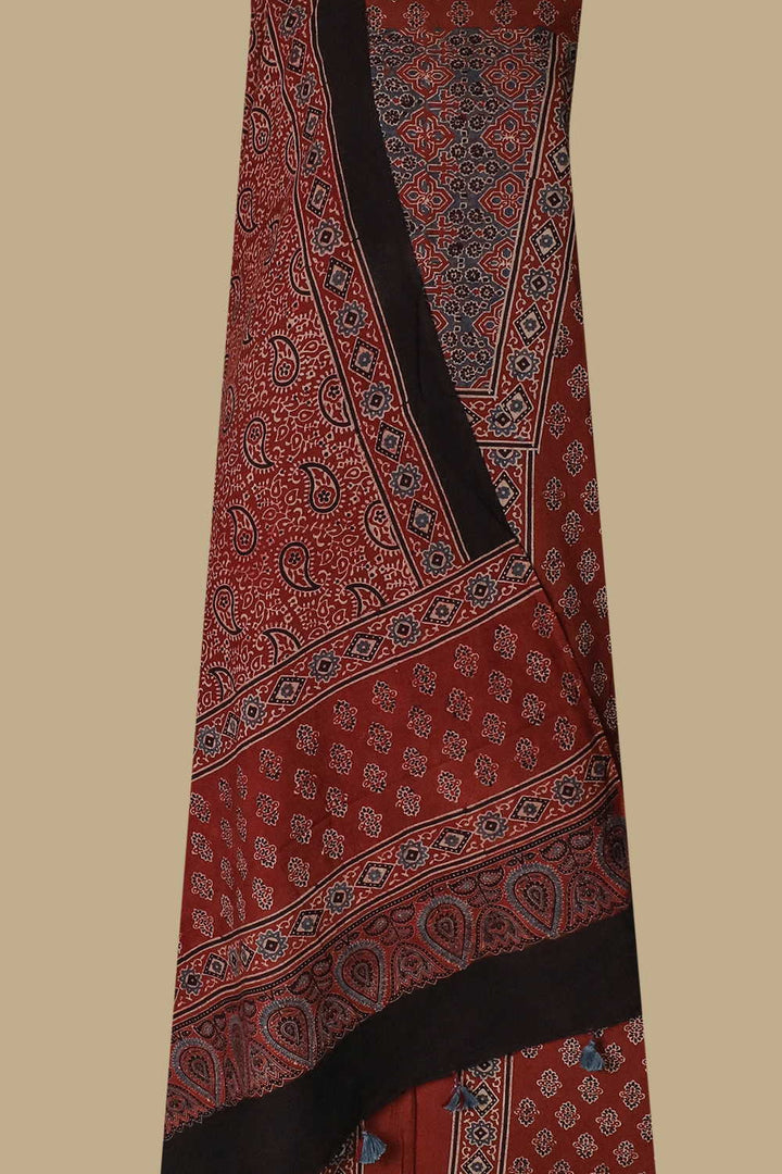 Ajrak Suits - Matkatus 