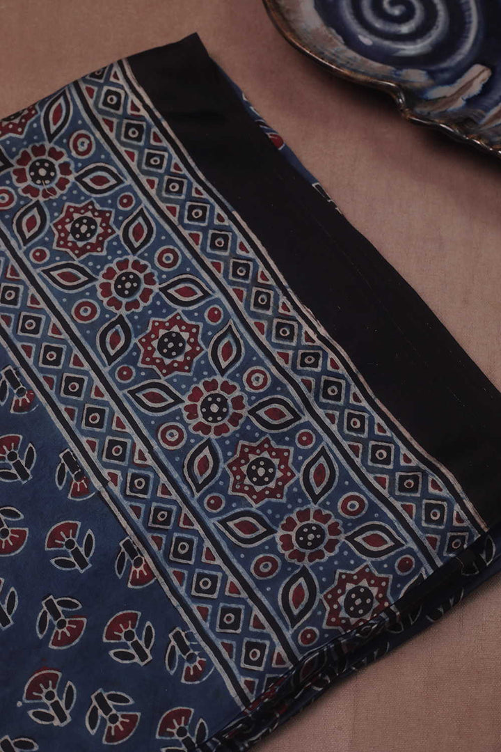 Ajrak Suits - Matkatus