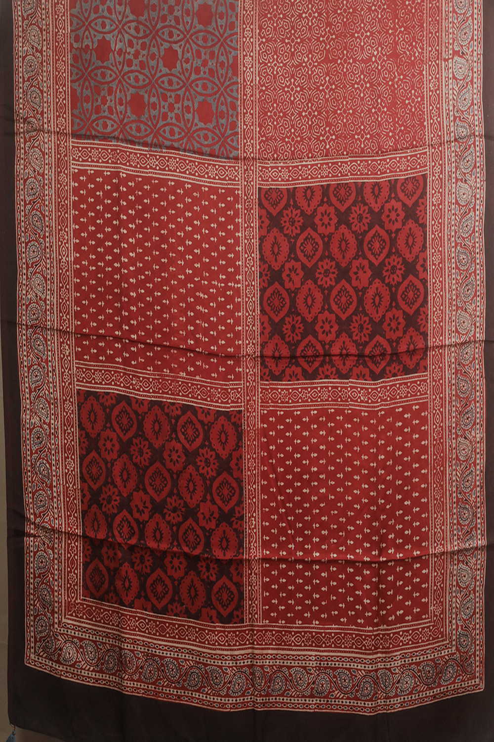 Ajrak Suits - Matkatus