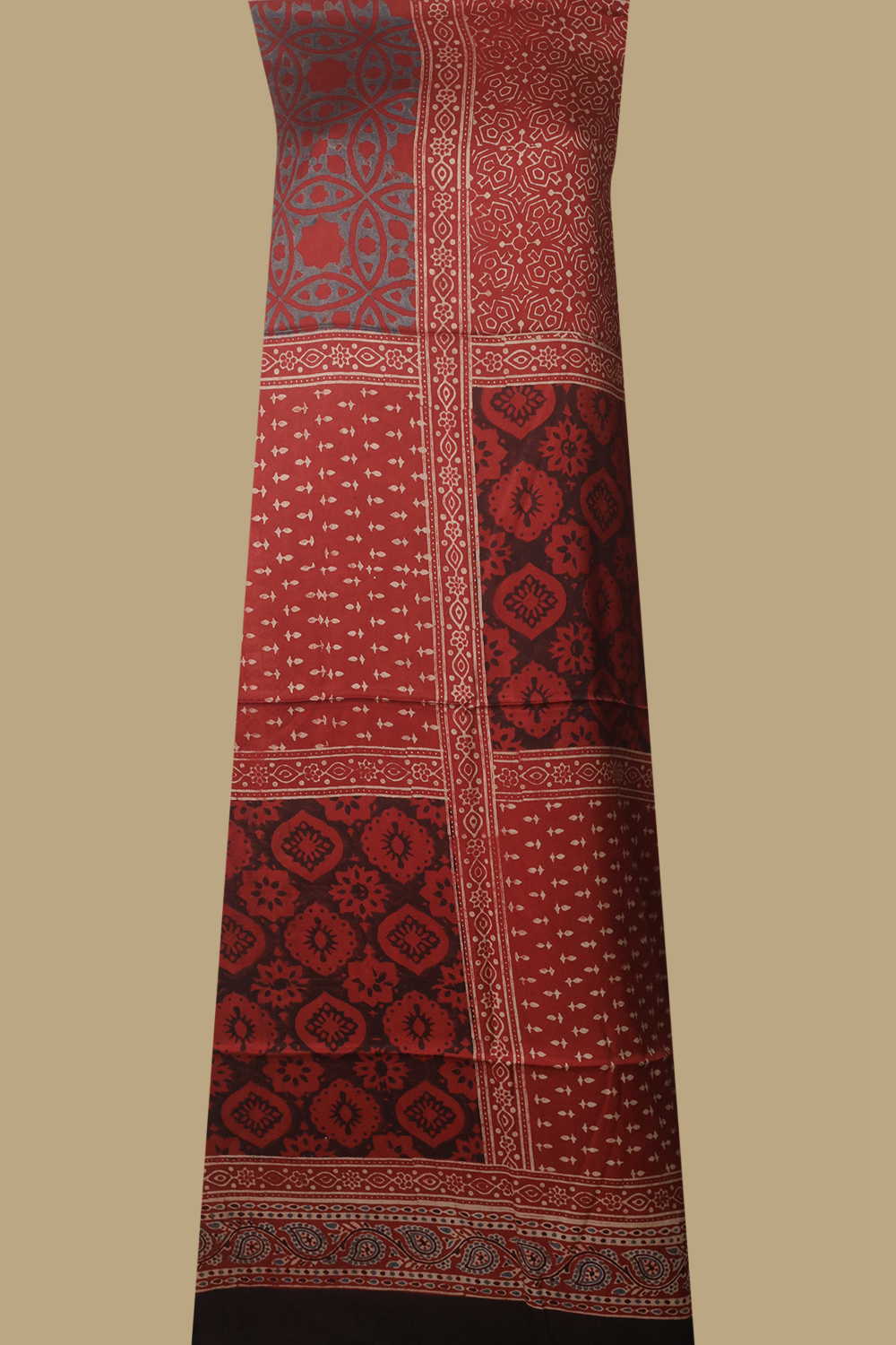 Ajrak Suits - Matkatus