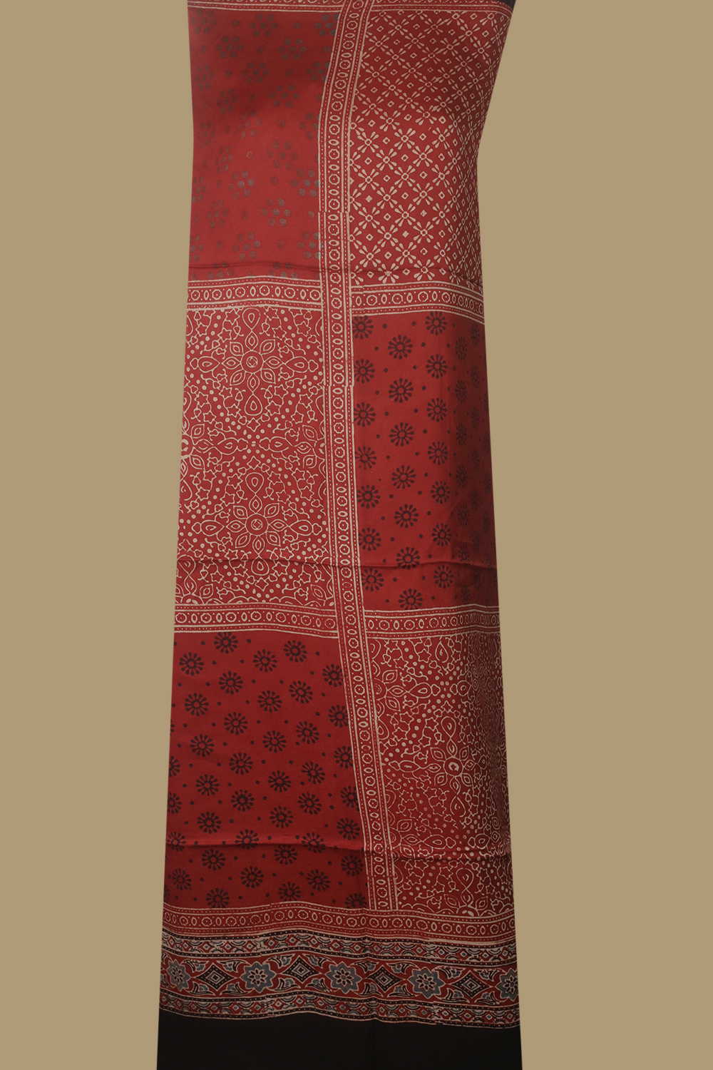 Ajrak Suits - Matkatus