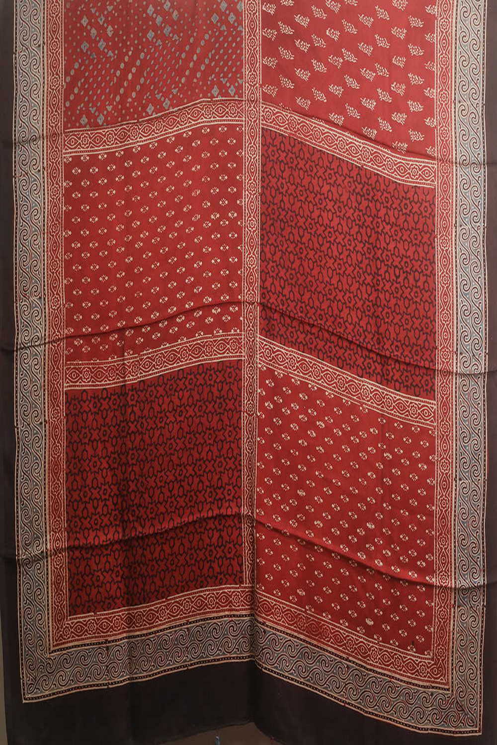 Ajrak Suits - Matkatus