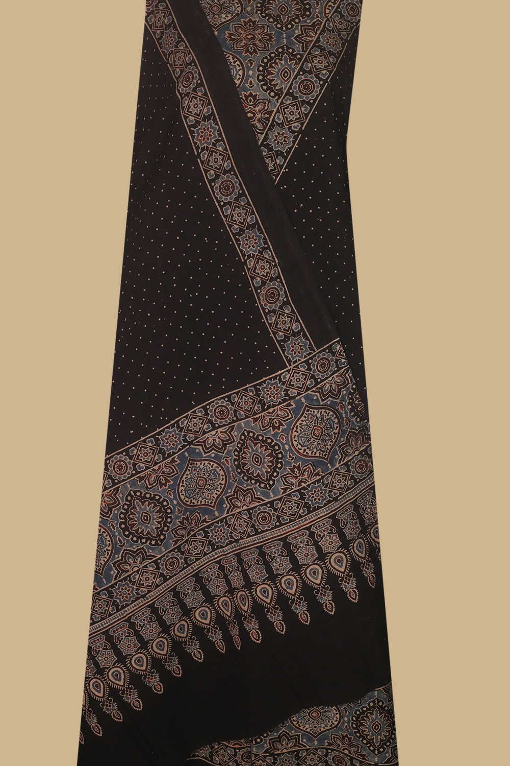Ajrak Suits - Matkatus 