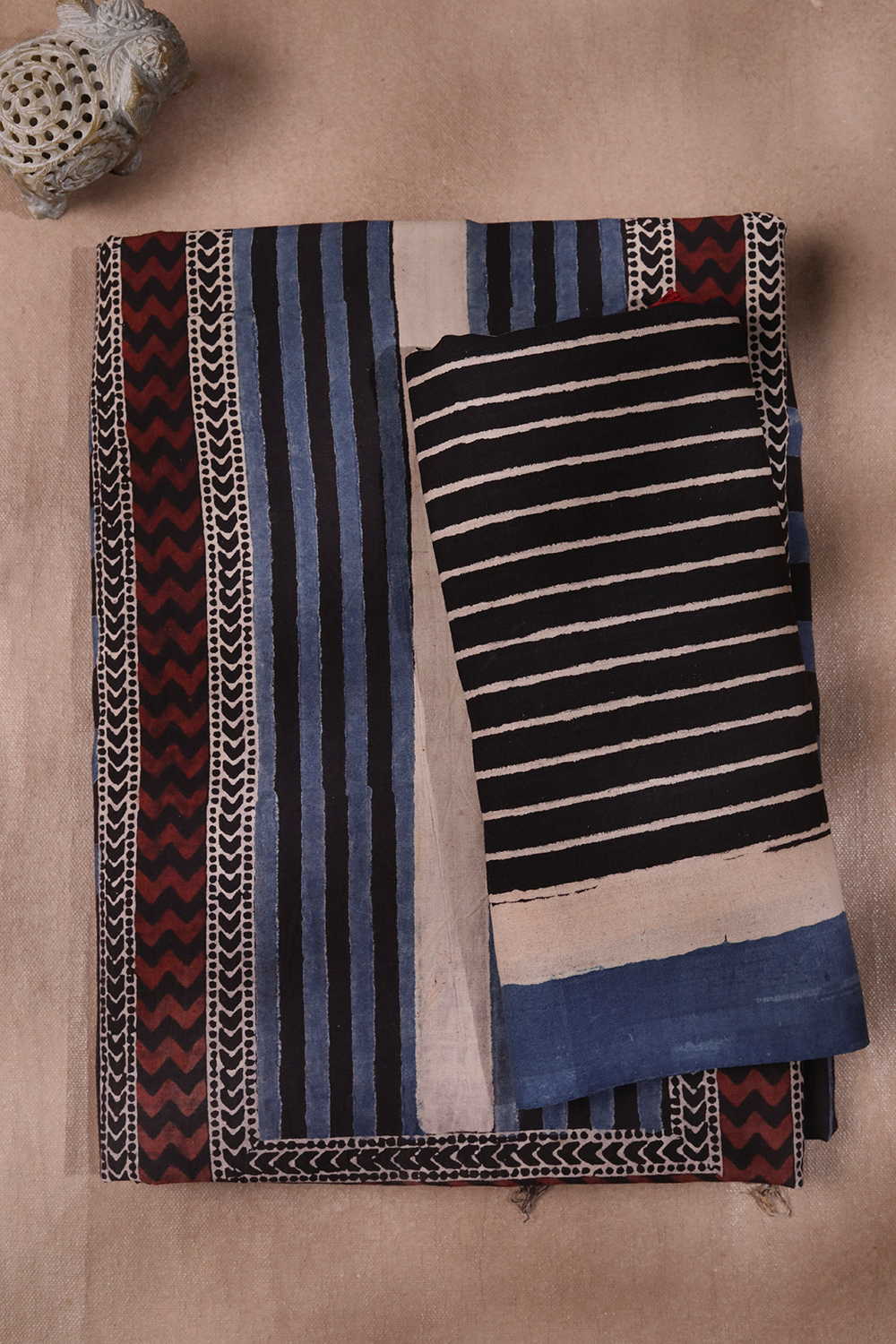 Ajrak Suits - Matkatus 
