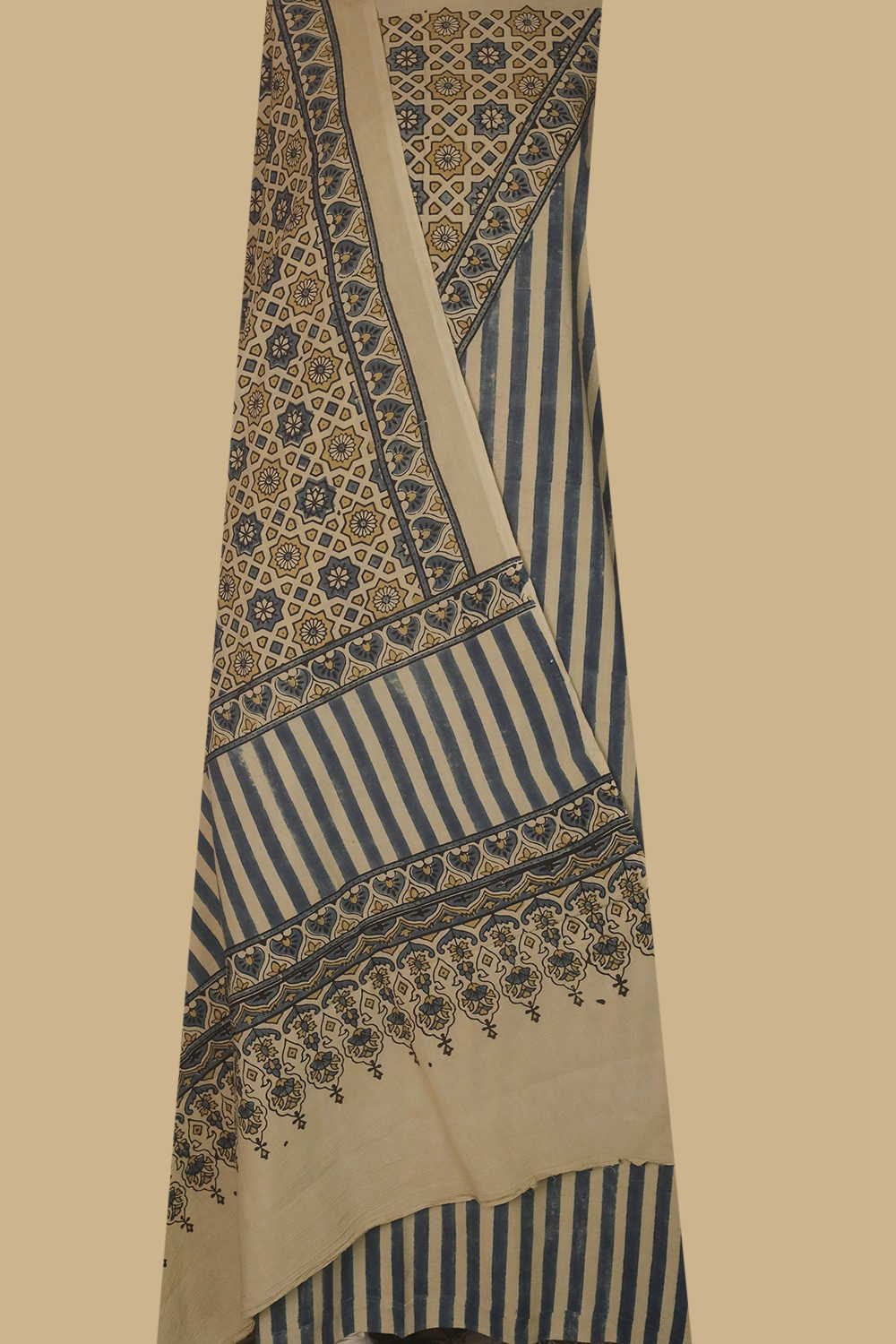 Ajrak Suits - Matkatus 