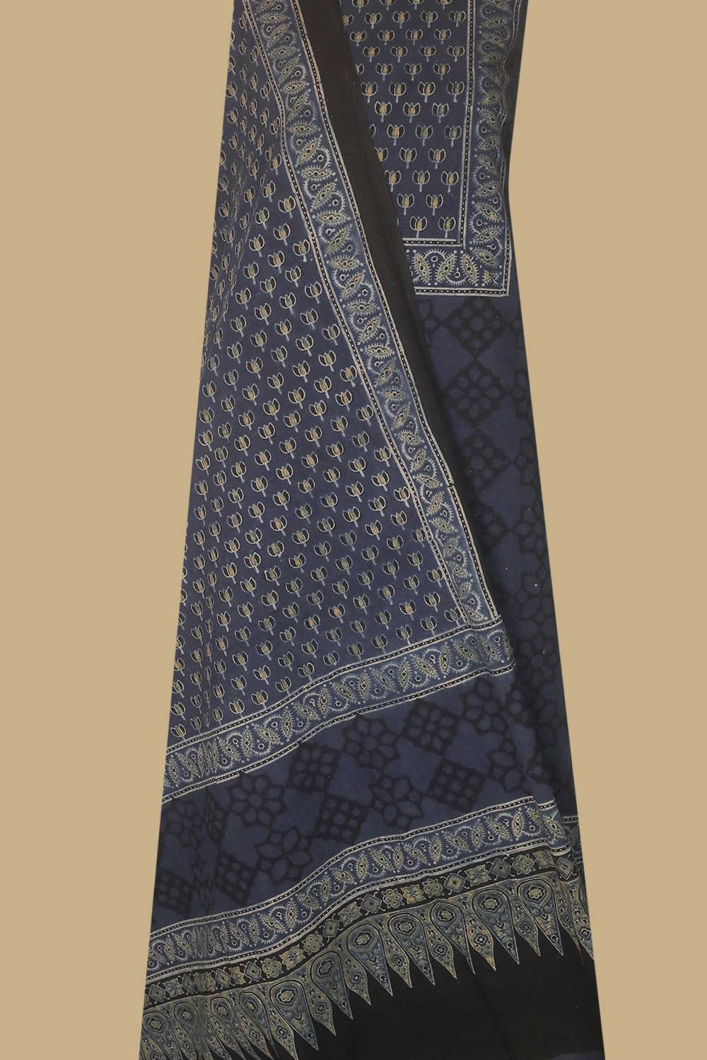 Ajrak Suits - Matkatus 