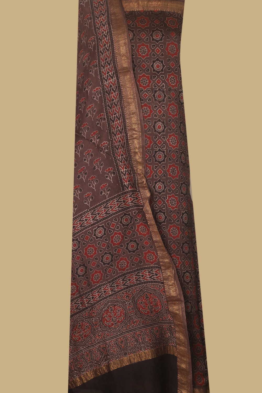 Ajrak Suits - Matkatus 
