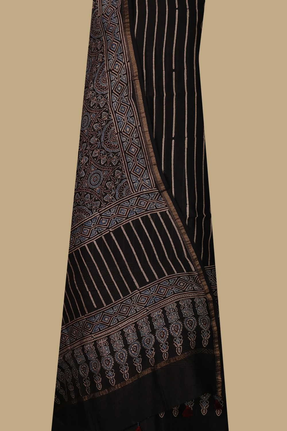 Ajrak Suits - Matkatus 