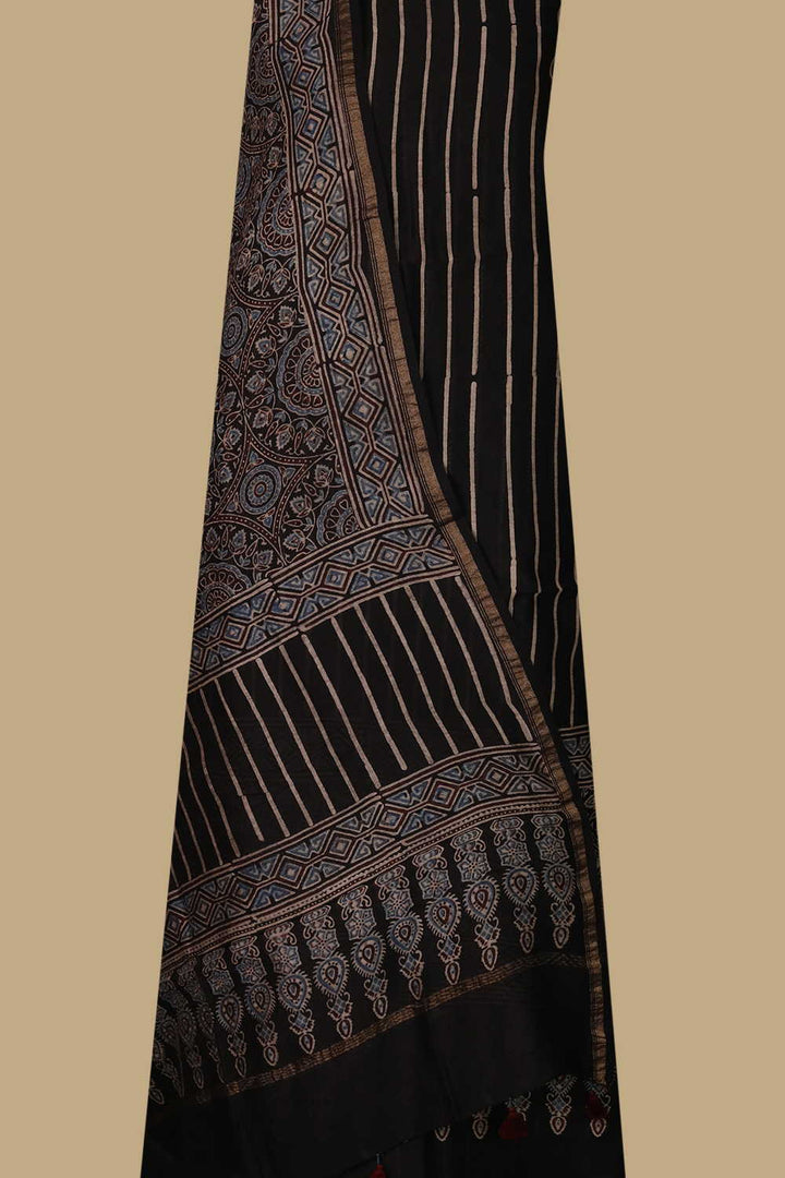Ajrak Suits - Matkatus 