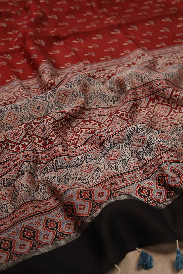 Sarees - Matkatus
