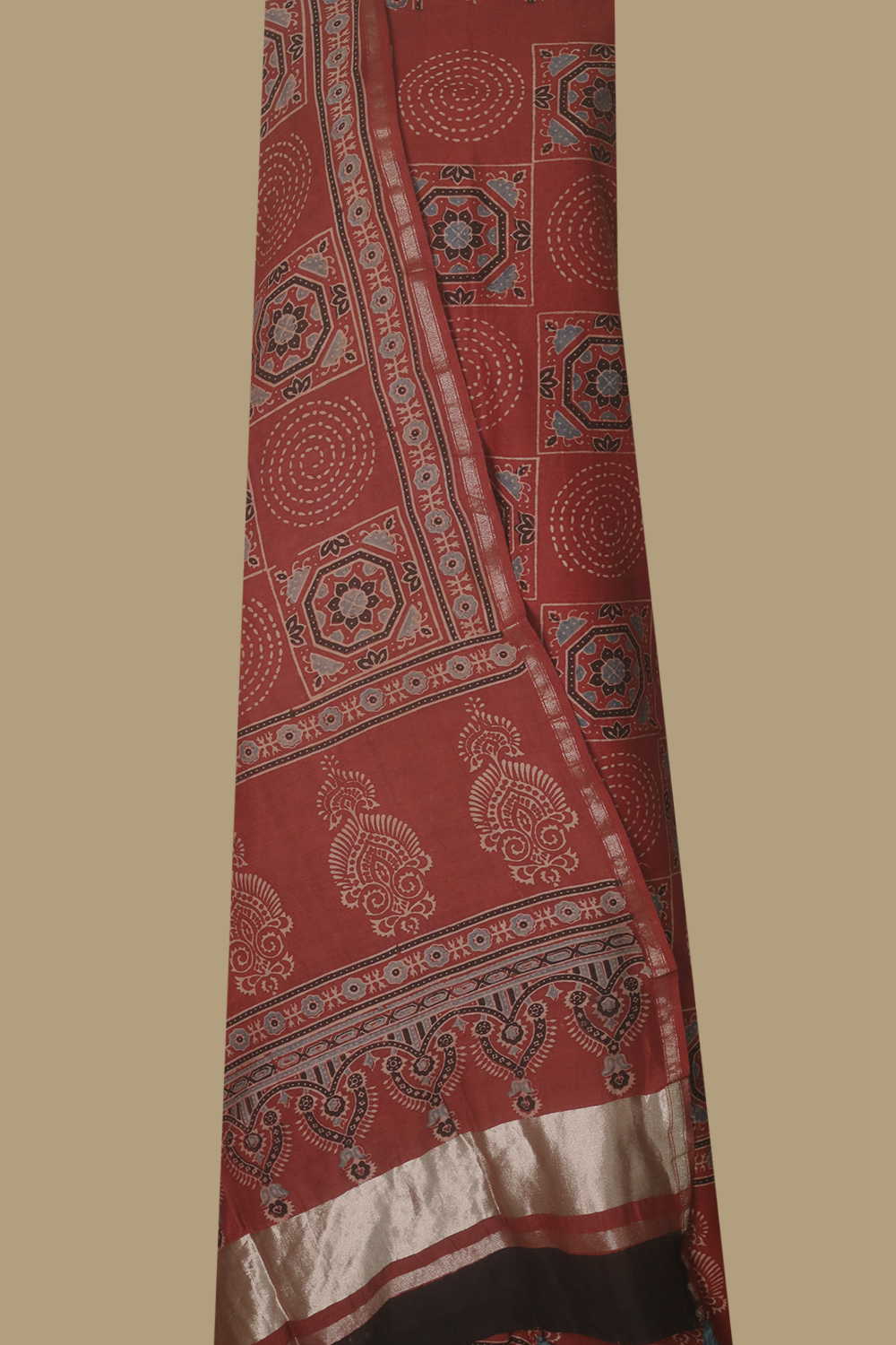 Ajrak Suits - Matkatus 