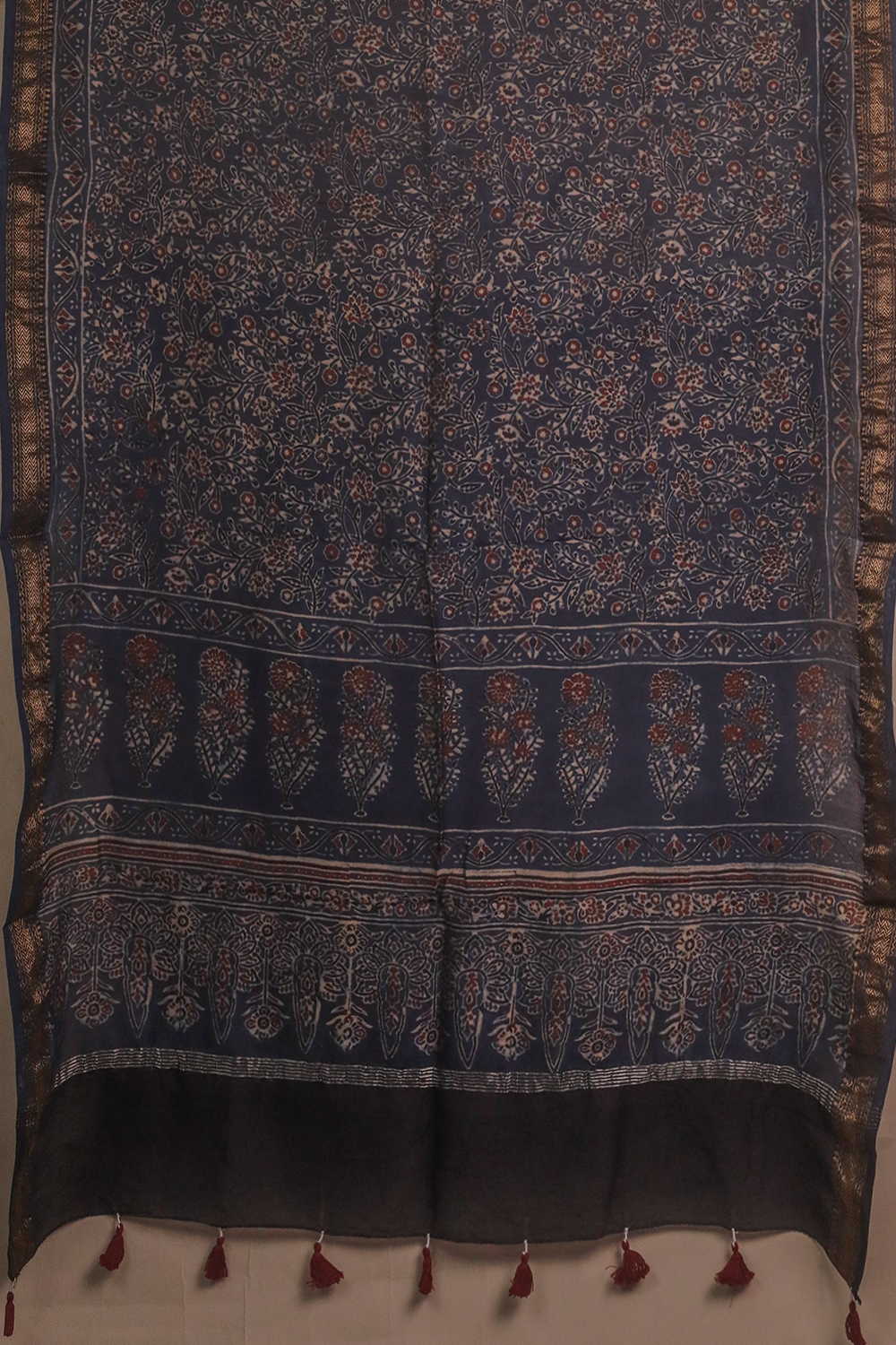 Unstitched Suits - Matkatus 