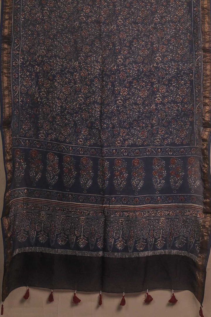 Unstitched Suits - Matkatus 