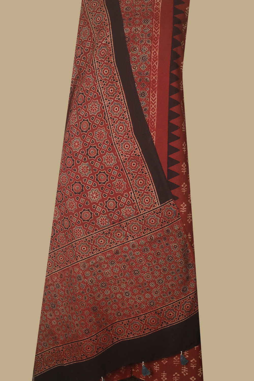 Ajrak Suits - Matkatus 