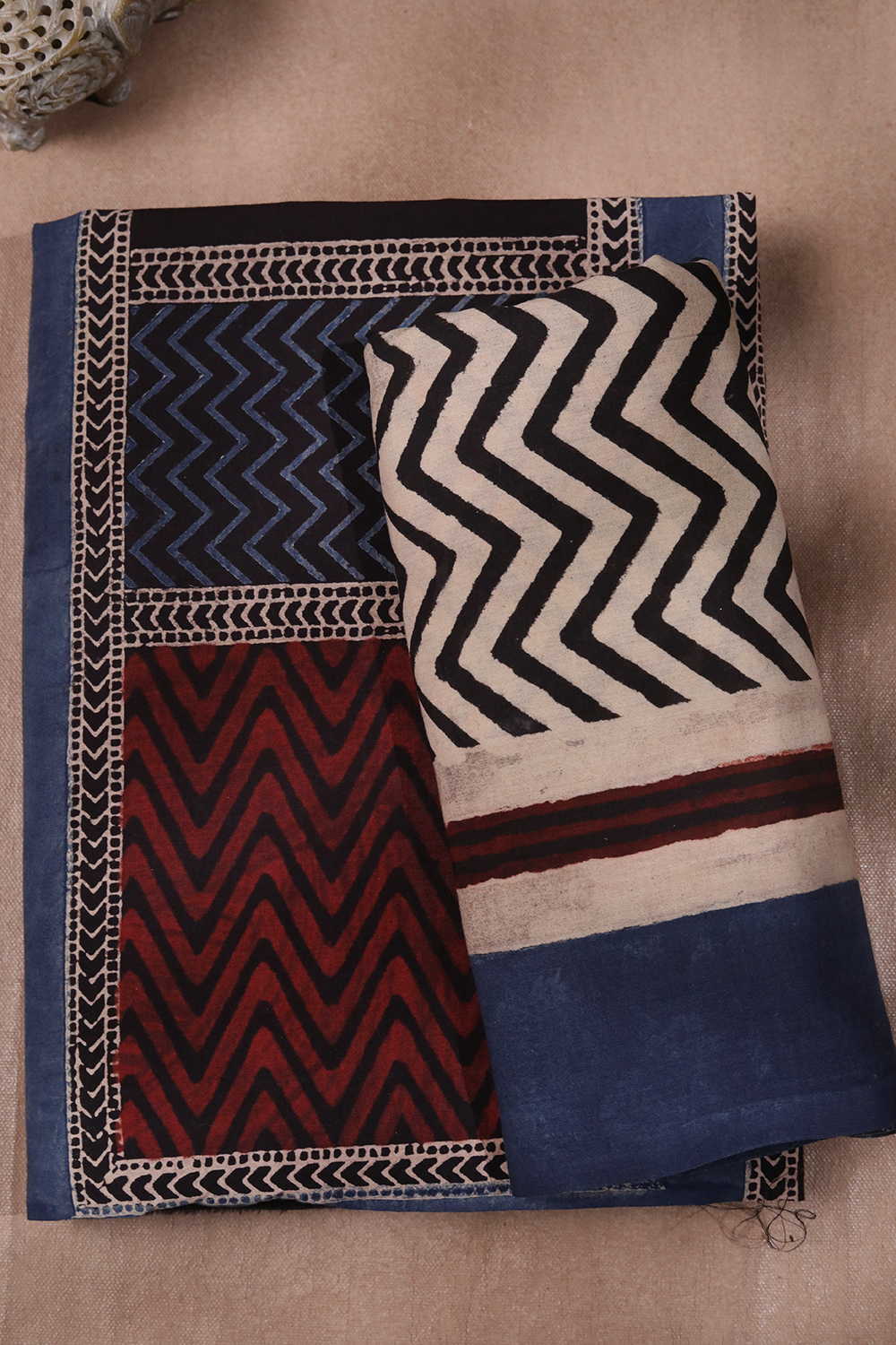 Ajrak Suits - Matkatus 