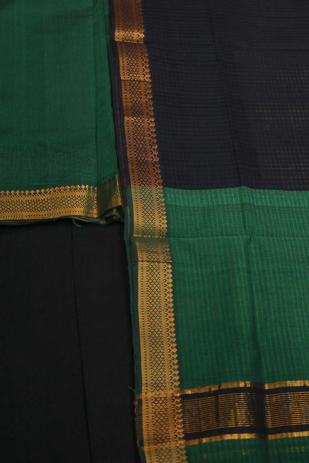 Unstitched Suits - Matkatus 