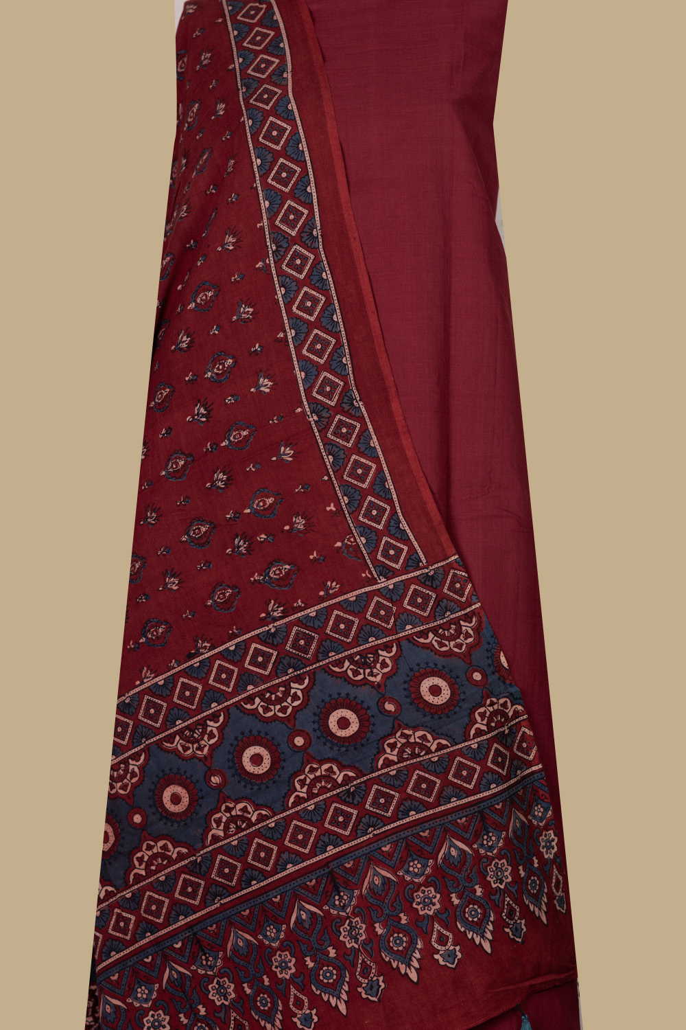Top and Dupatta - Matkatus 