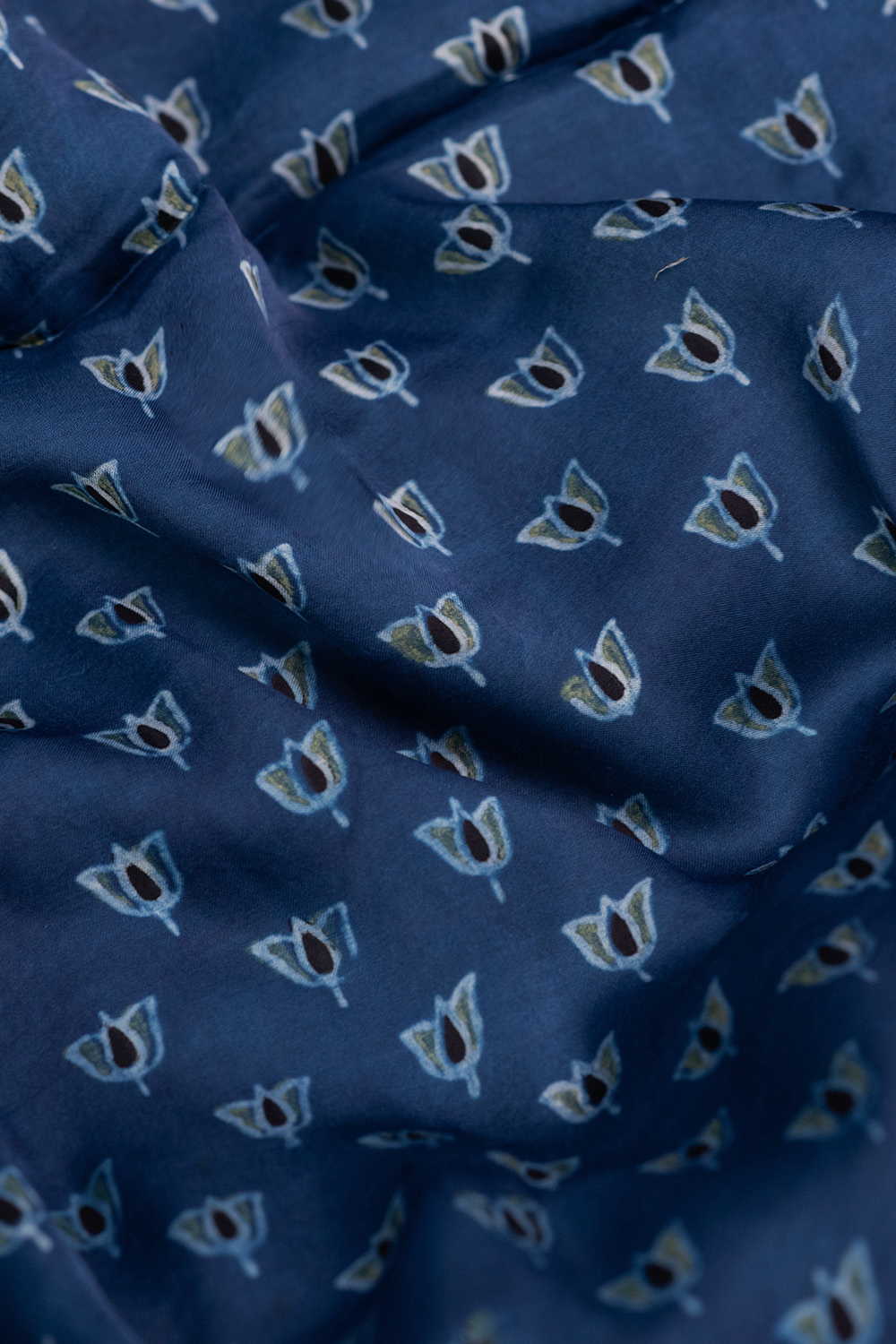 Silk Fabric - Matkatus 
