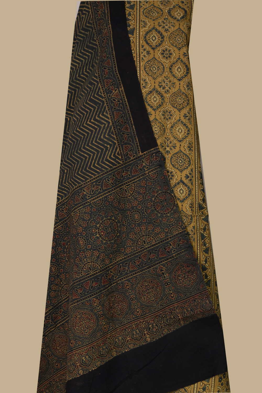 Ajrk Suits - Matkatus 