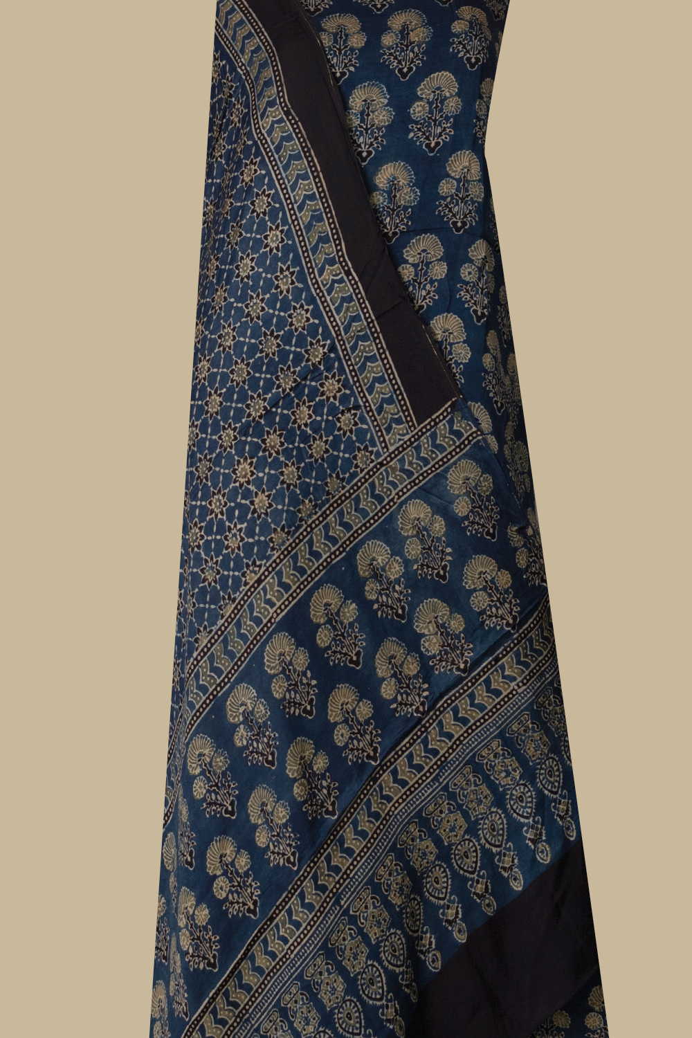 Unstitched Suits - Matkatus 