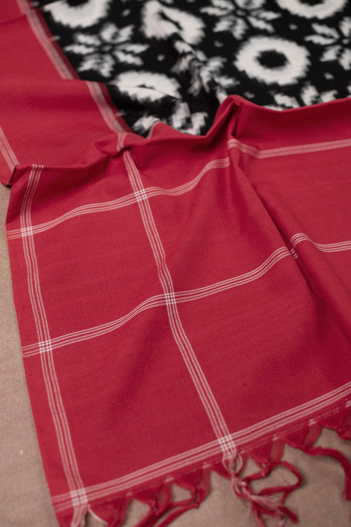 Ikat Cotton Dupatta - Matkatus
