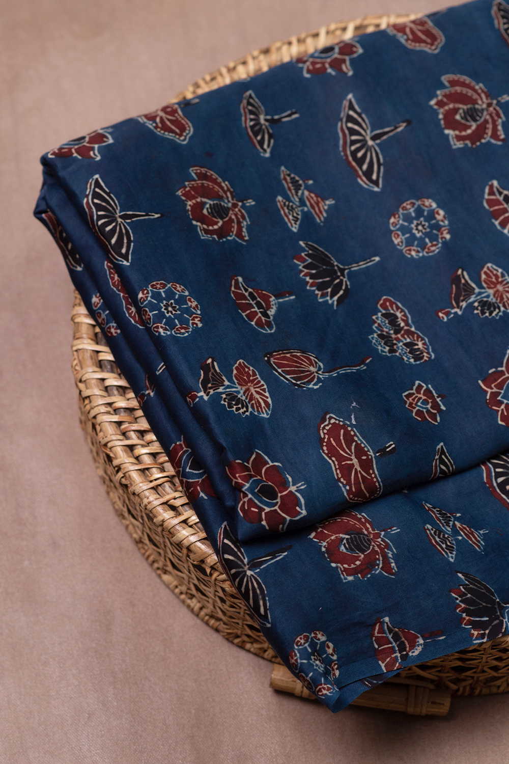 Silk Fabrics - Matkatus 