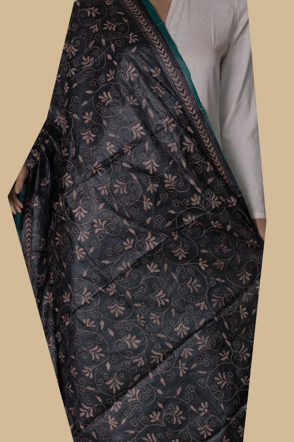 Kantha Silk Dupatta - Matkatus 