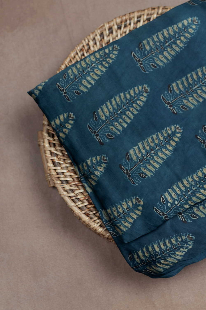 Silk Fabric-Matkatus 
