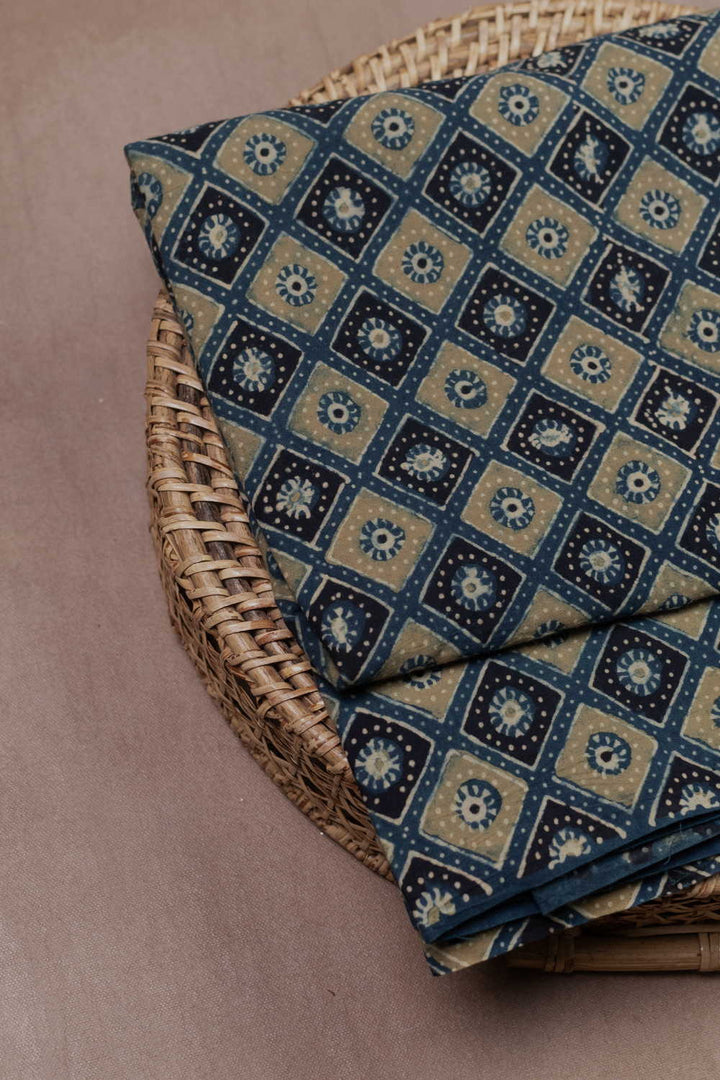 Ajrak Fabric - Matkatus 