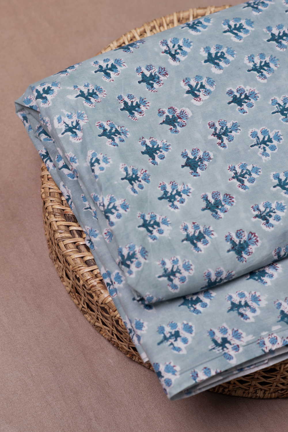 Traditionele Jaipur Handgemaakte Mooie Witte Khambadiya Patchwork Sprei Traditionele Jaipur Handgemaakte Mooie Witte Khambadiya Patchwork Sprei