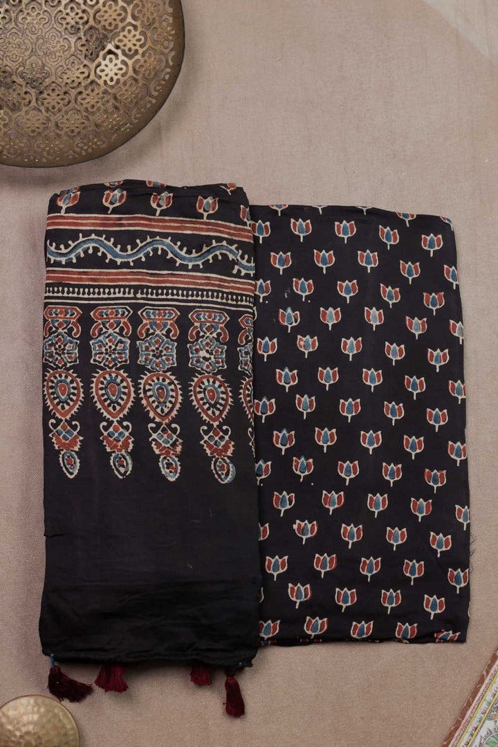 Unstitched Suits - Matkatus 