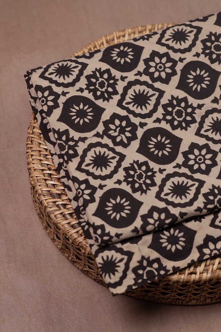 Ajrak Fabric - Matkatus 