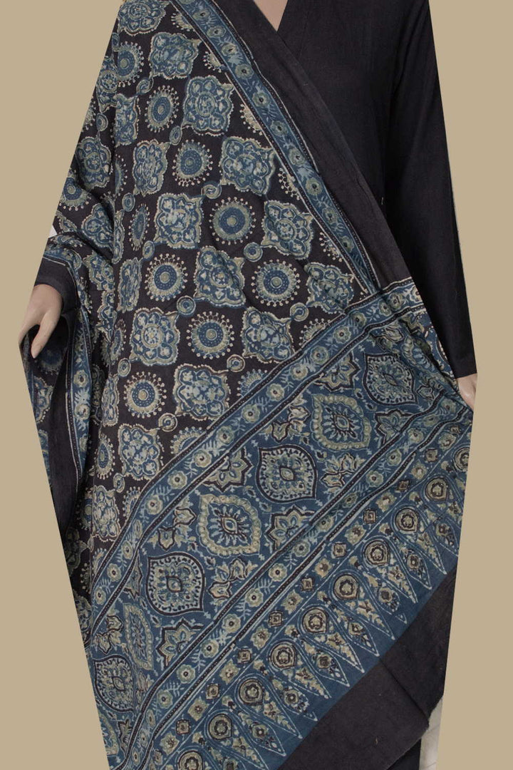 Ajrak Dupatta - Matkatus 