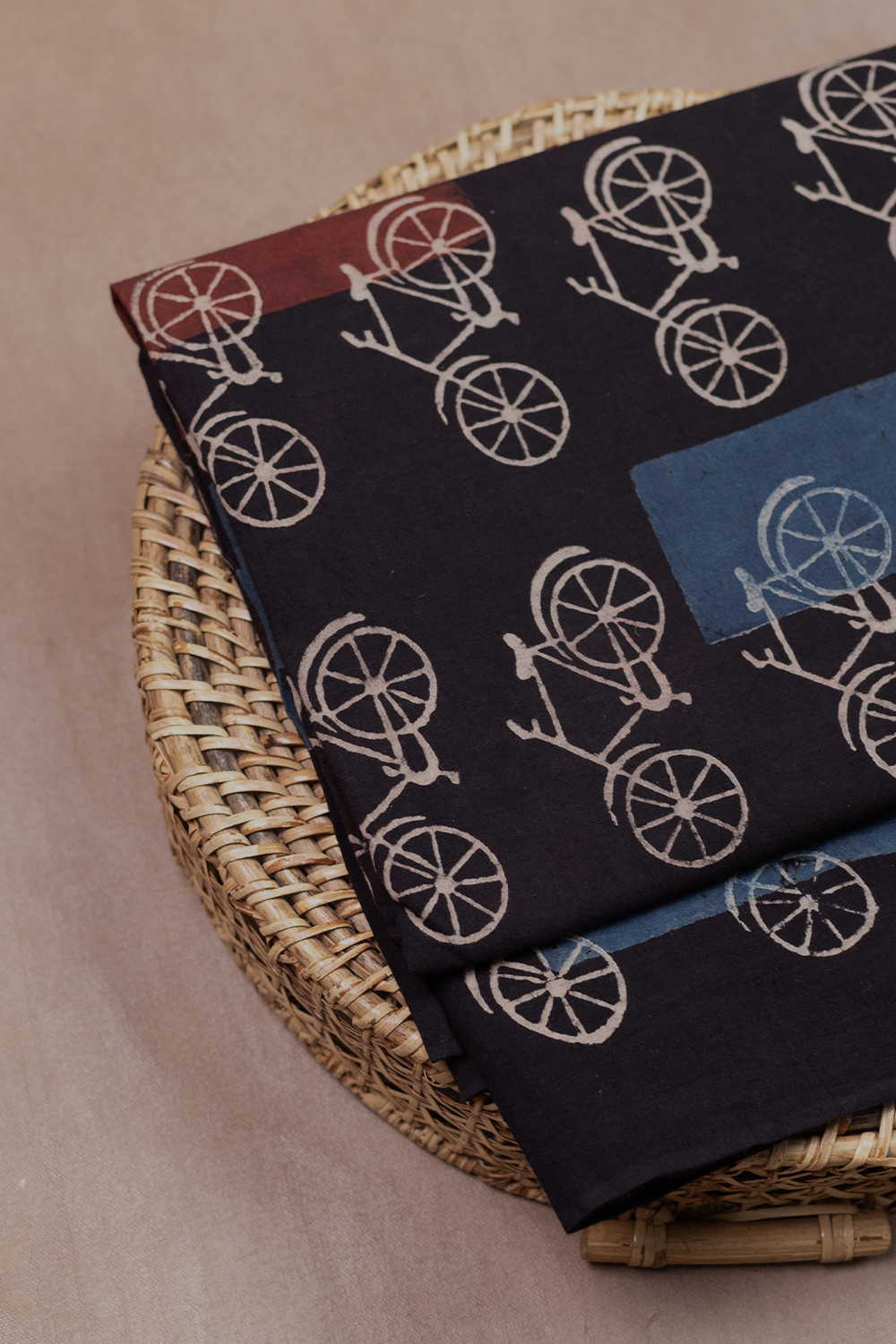 Ajrak Fabrics- Matkatus 