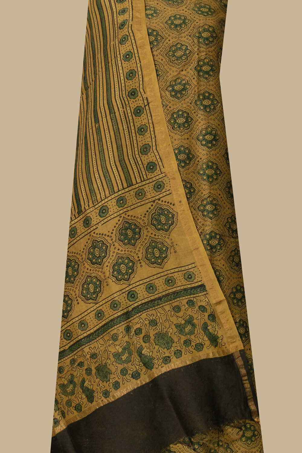 Ajrak Suits-Matkatus 