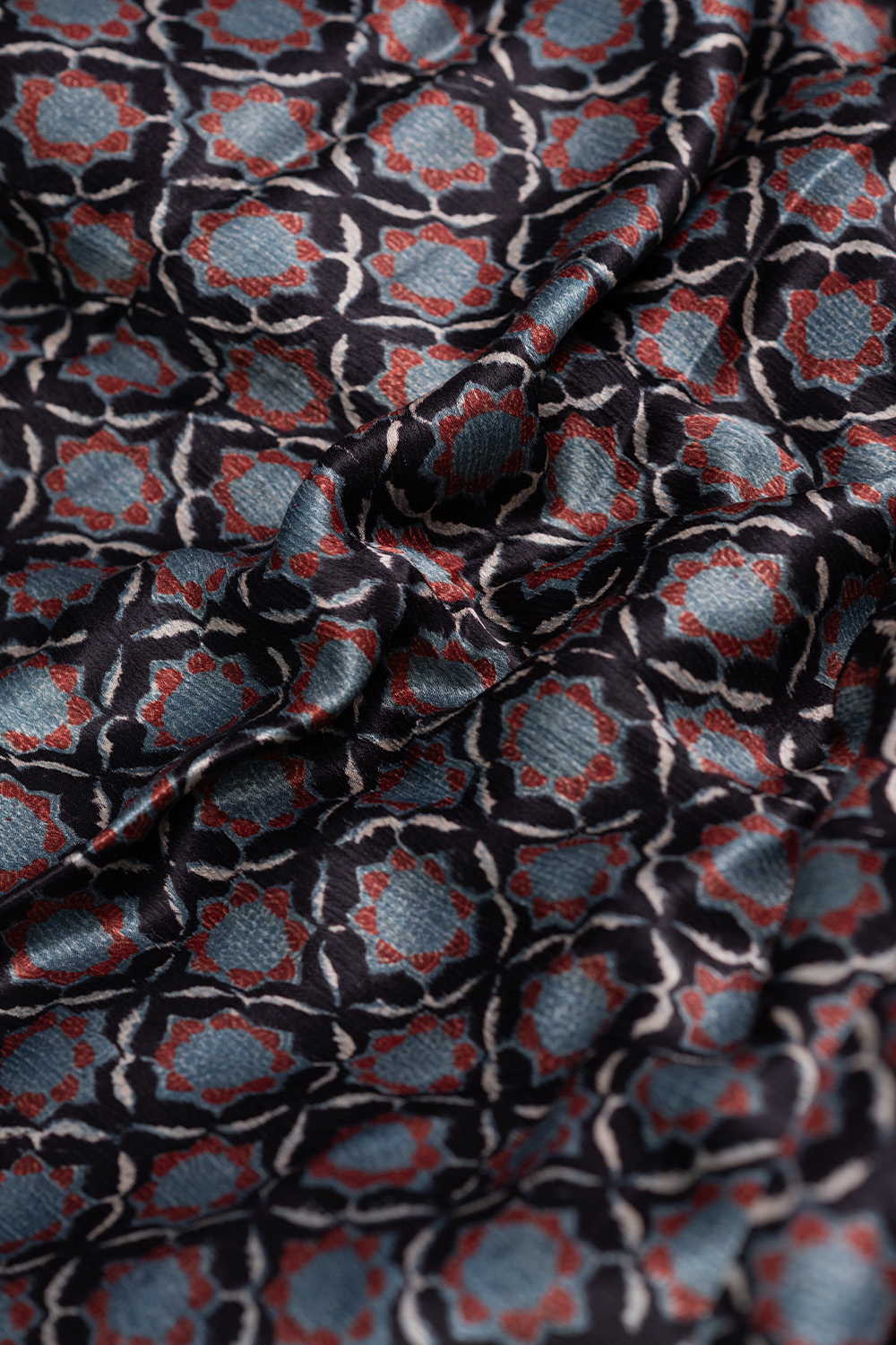 Silk Fabric - Matkatus 