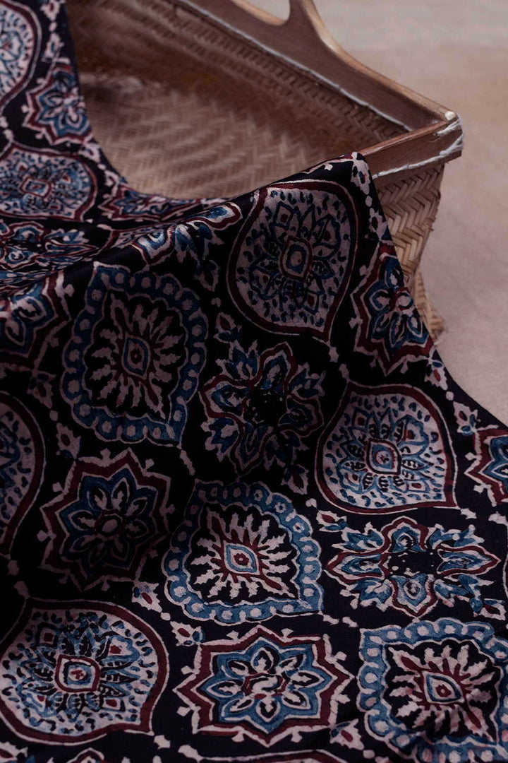 Silk Fabric - Matkatus 