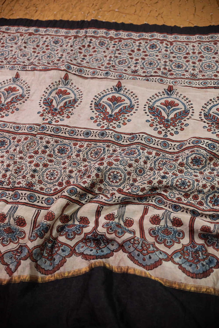 Sarees - Matkatus
