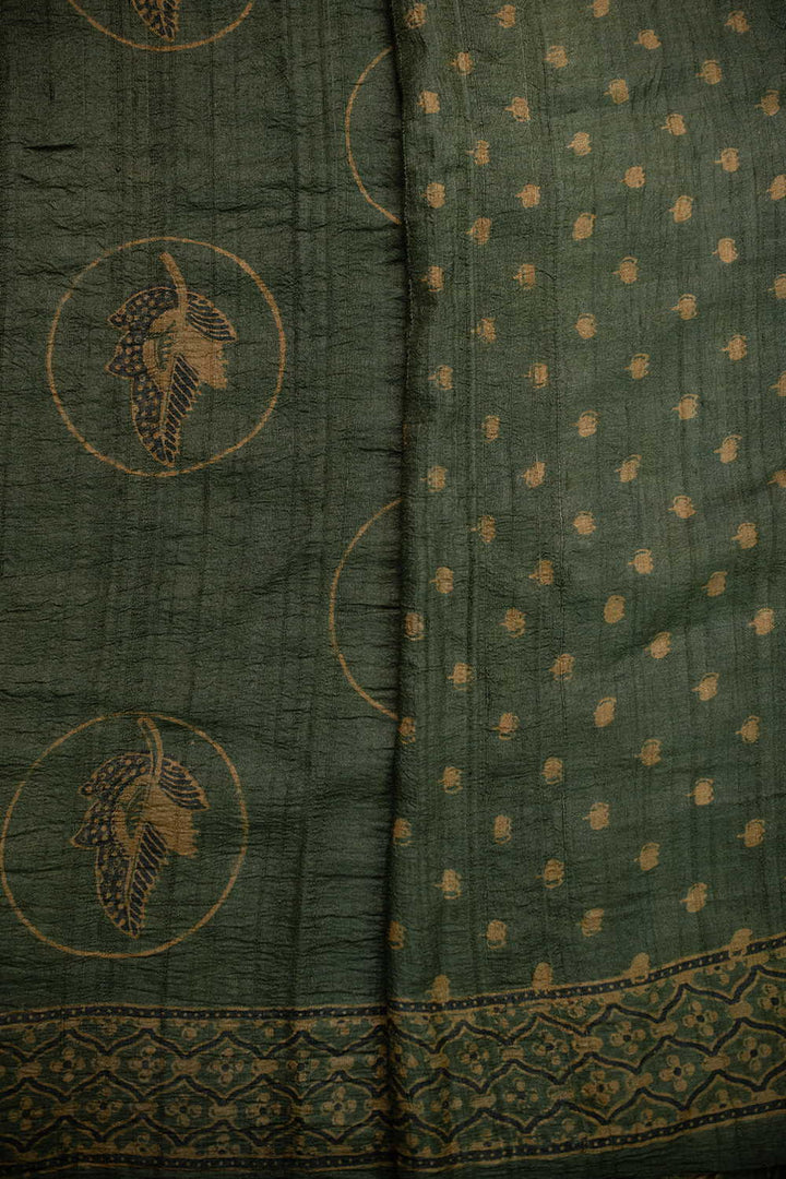 Ajrak Tussar Saree - Matkatus 