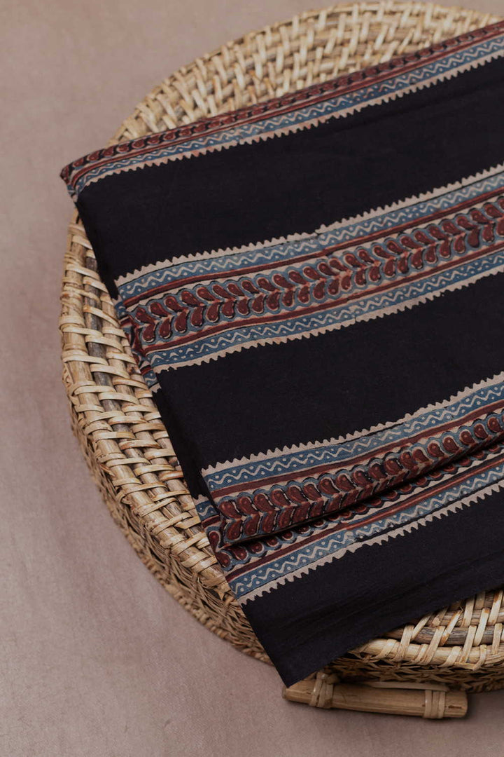 Ajrak Fabrics- Matkatus 