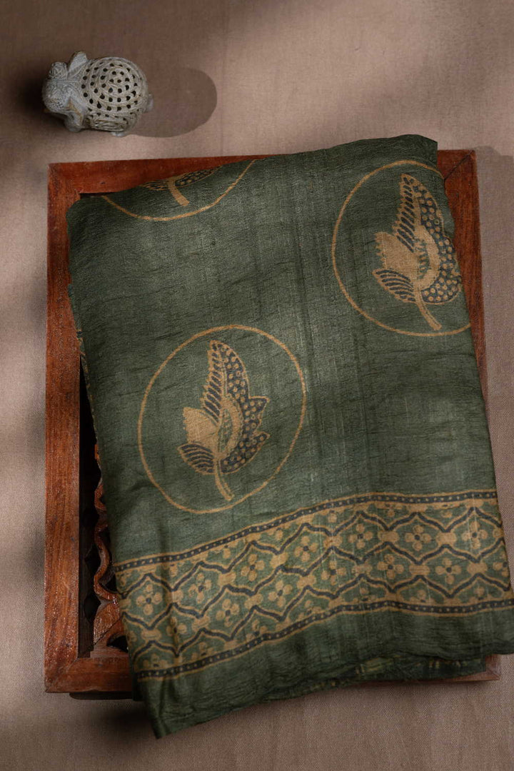 Ajrak Saree - Matkatus 