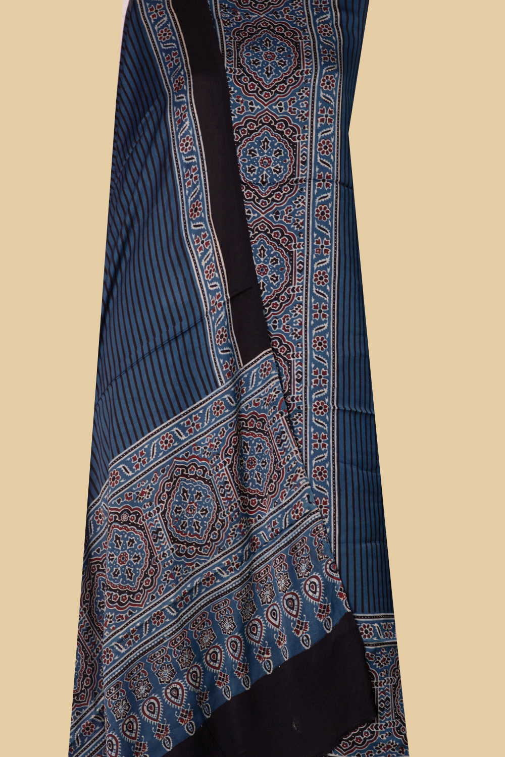 Ajrak Suits - Matkatus 