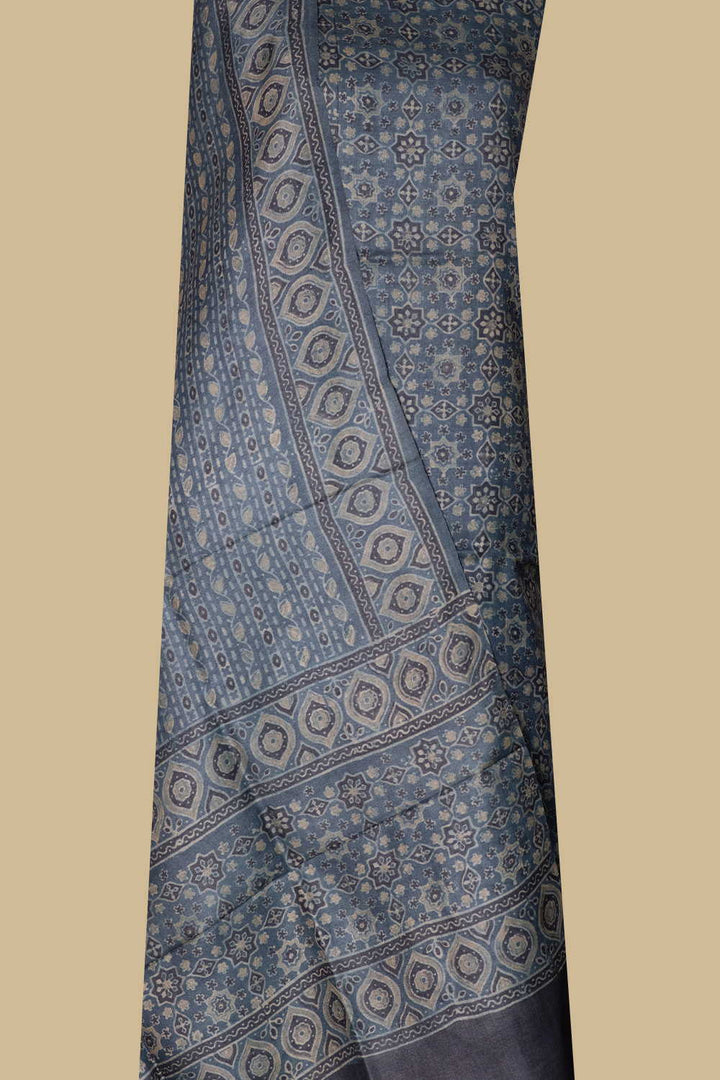 Ajrak Suits - Matkatus 