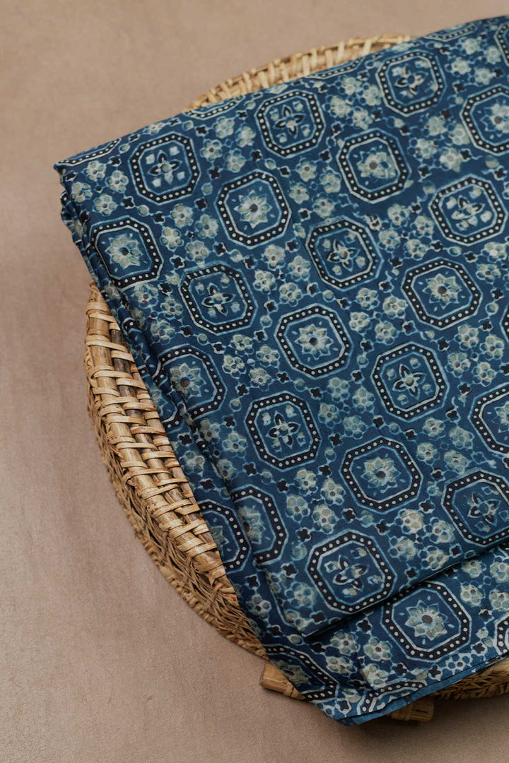 Ajrak fabrics - Matkatus