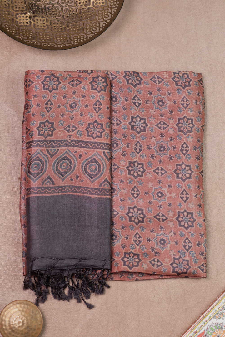 Ajrak Suits - Matkatus 