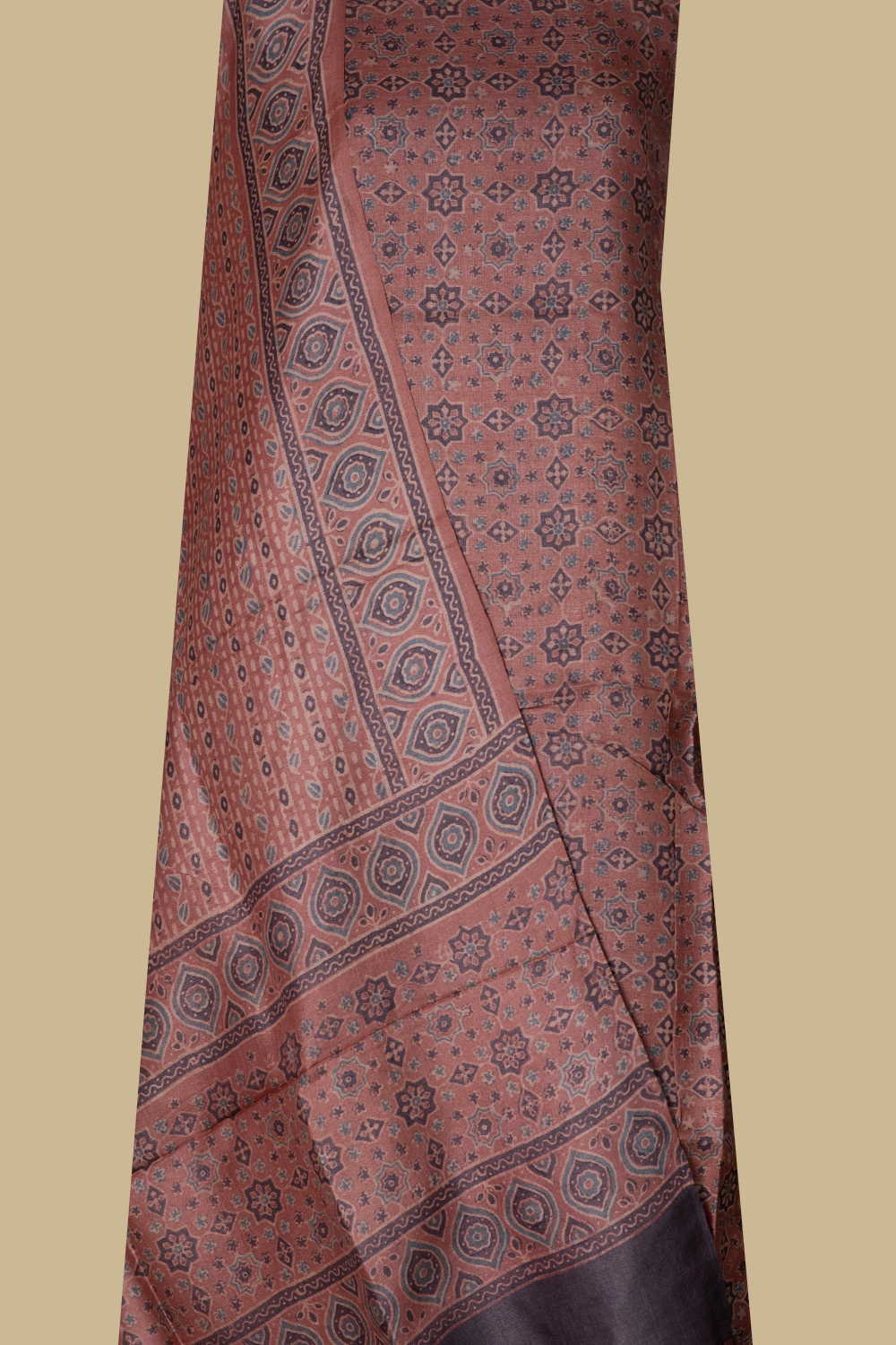 Unstitched Suits - Matkatus 