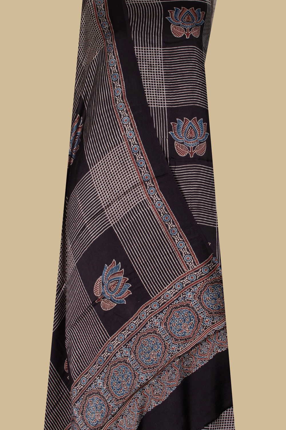 Top & Dupatta - Matkatus