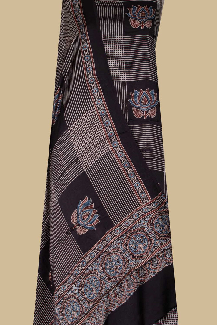 Top & Dupatta - Matkatus