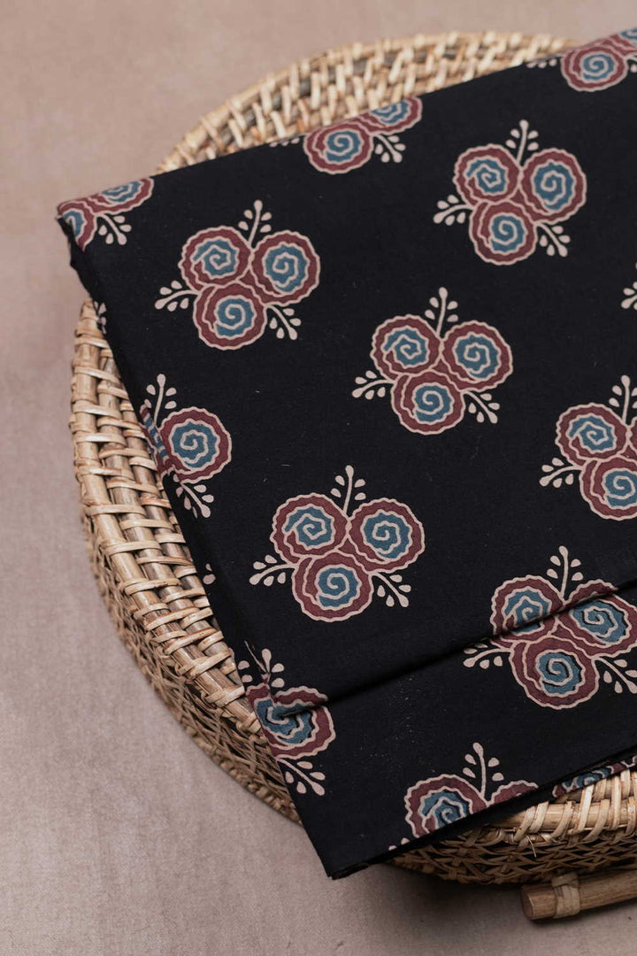 Ajrak Fabrics - Matkatus