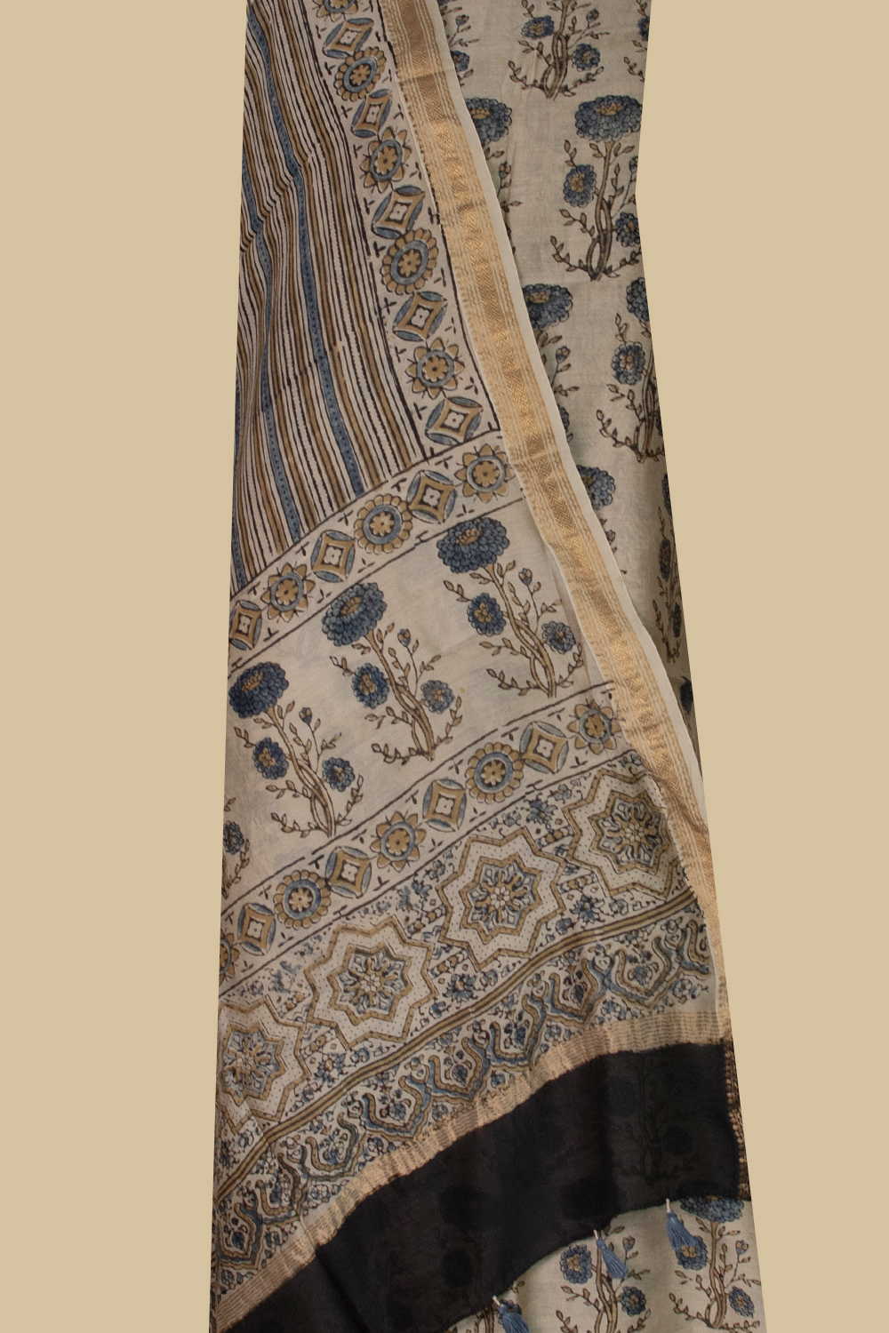 Ajrak Suits - Matkatus 